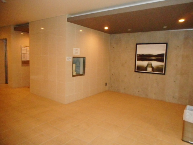 東急田園都市線 三軒茶屋駅 徒歩3分 7階建 築17年の外観写真