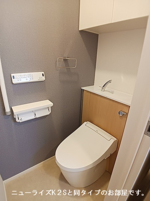 ＪＲ東海道本線 彦根駅 徒歩27分 2階建 新築のトイレ写真
