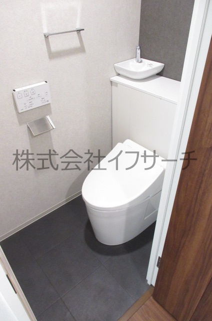 東急東横線 中目黒駅 徒歩8分 12階建 築1年のトイレ写真