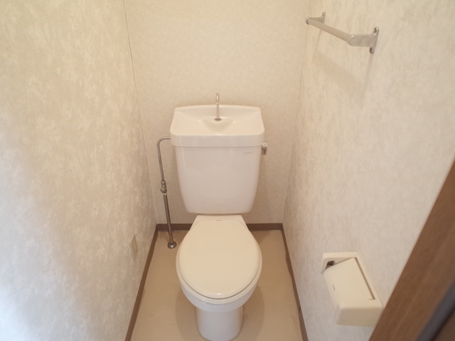 地下鉄西神・山手線 長田駅 徒歩2分 4階建 築30年のトイレ写真