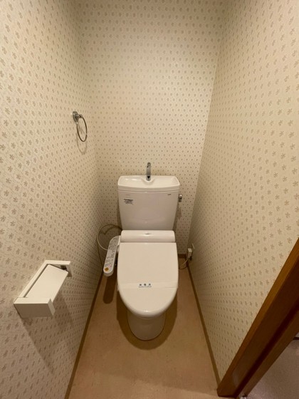 トイレ　※別号室の写真です。