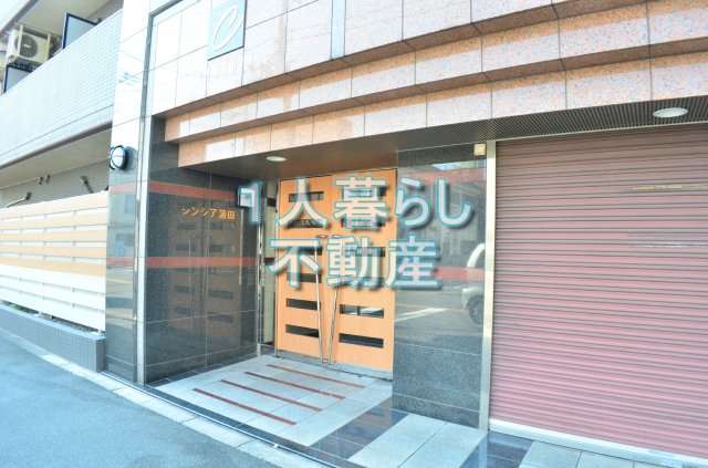 エントランス　落ち着いたエントランスです