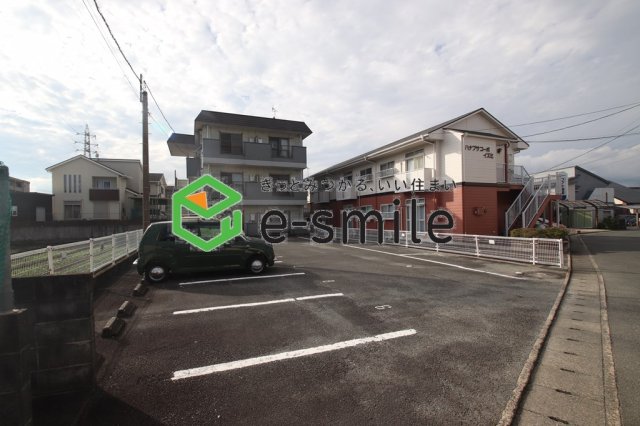 駐車場　駐車場に車を止められます