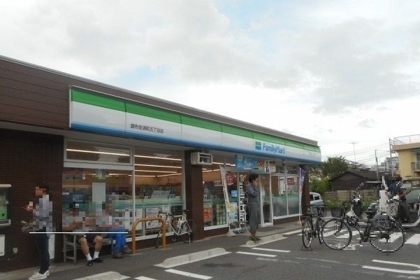 コンビニ　ファミリーマート（コンビニ）まで300m