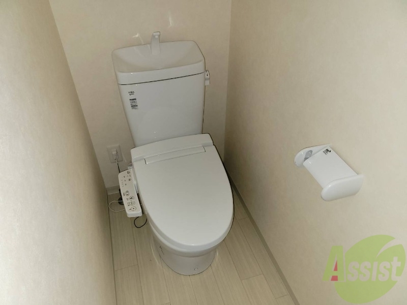 トイレ　トイレは嬉しいウォシュレット機能付きですよー。