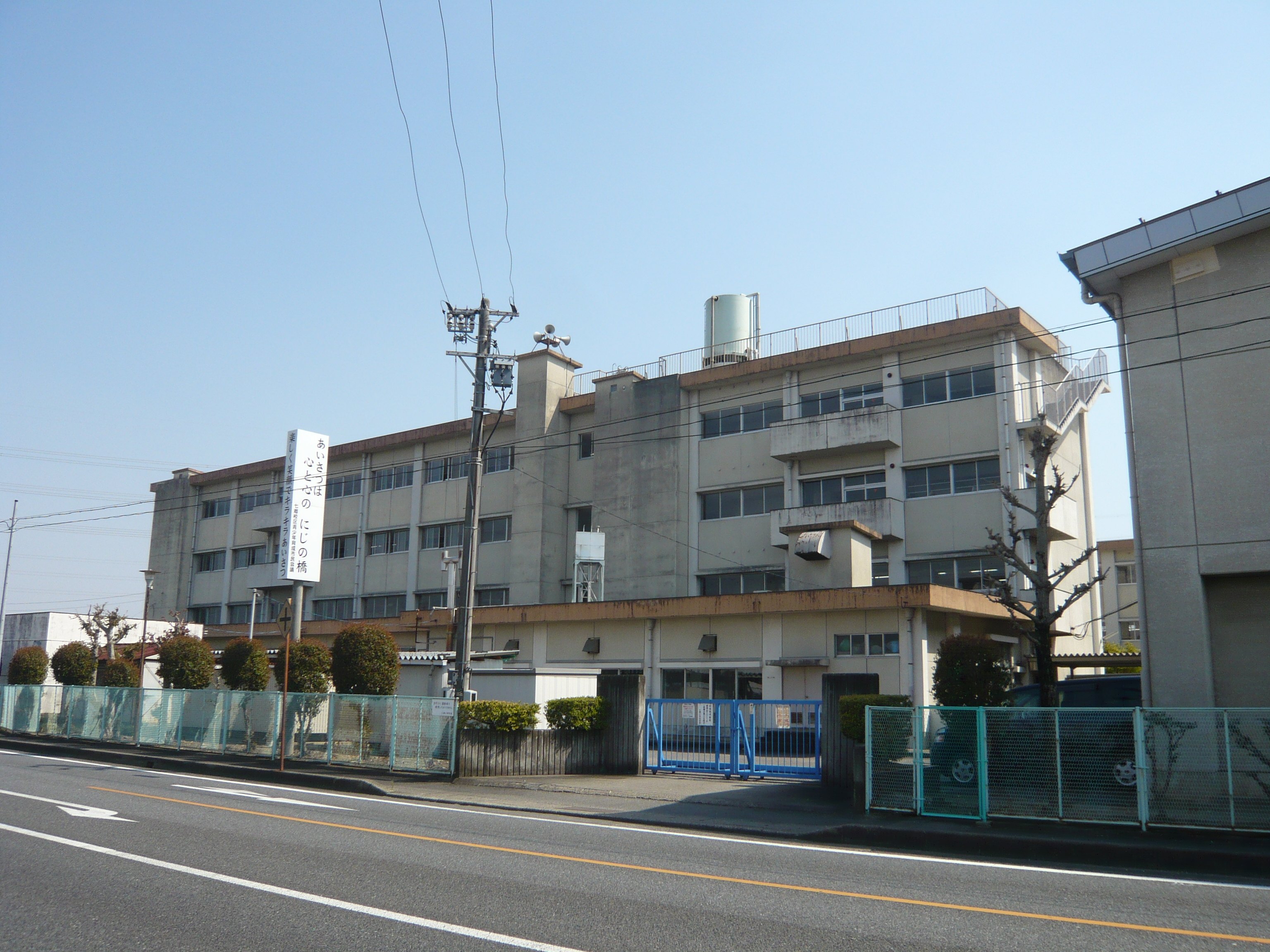 小学校　岐阜市立七郷小学校（小学校）まで1323m
