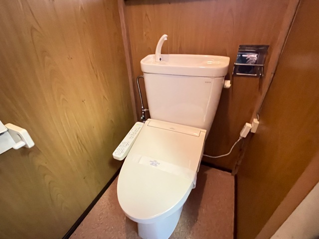 トイレ　温水洗浄便座