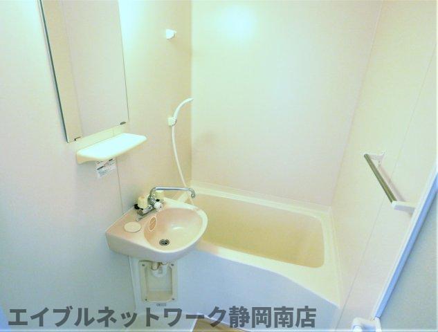 バス・シャワールーム　日々の暮らしに欠かせないお風呂です