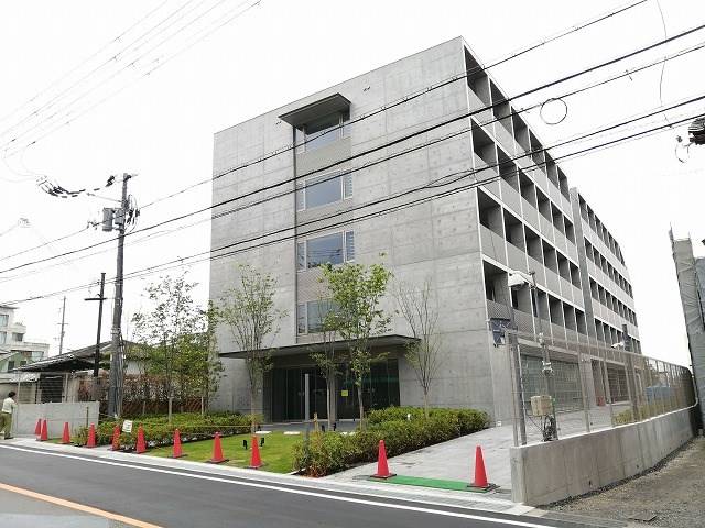 【京田辺市田辺久戸のマンションの建物外観】