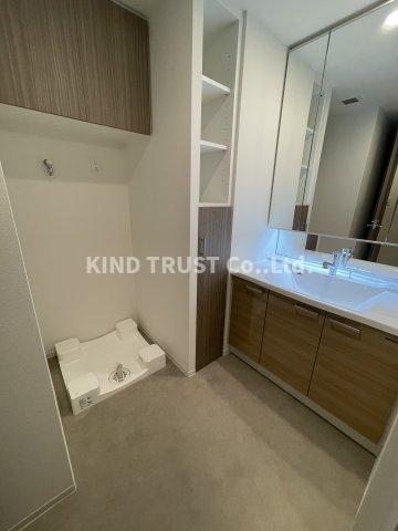 洗面設備　ゆったりとスペースのある洗面所