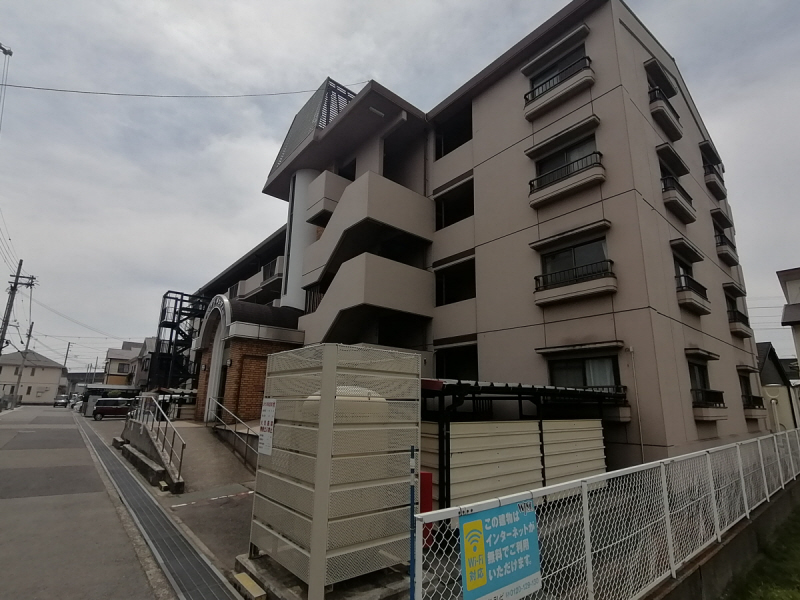 姫路市飾磨区今在家のマンションの建物外観
