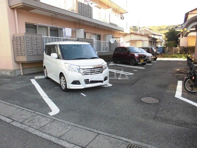 【静岡市葵区瀬名のマンションの駐車場】