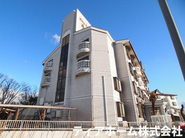 大和高田市西三倉堂のマンションの建物外観