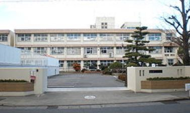 【マ・メゾン小牧原　南館の小学校】