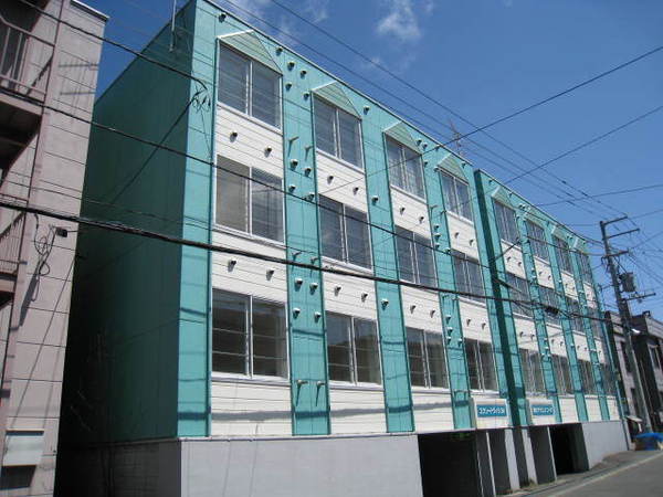 札幌市白石区栄通のマンションの建物外観