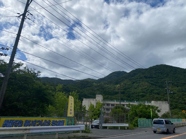 【広島市安佐北区上深川町のアパートの小学校】