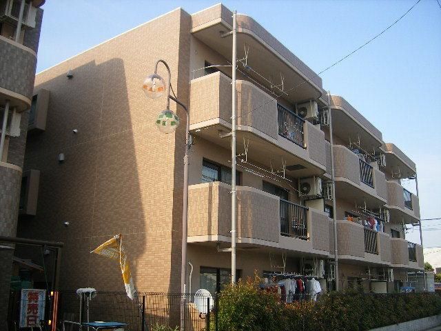 川口市戸塚鋏町のマンションの建物外観