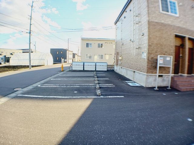 【函館市昭和のアパートの駐車場】