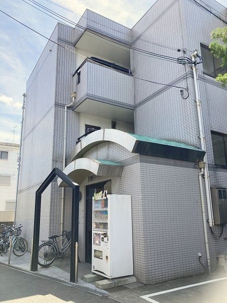 【東大阪市御幸町のマンションの建物外観】