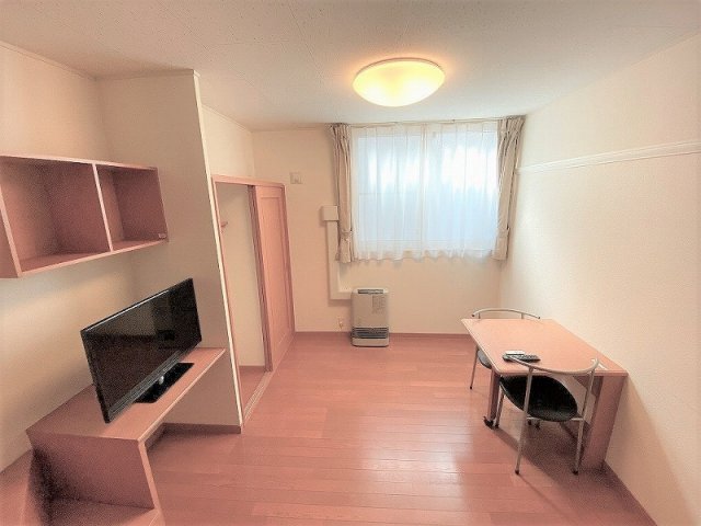 居室・リビング　１階はフローリング、2階はカーペットになります。