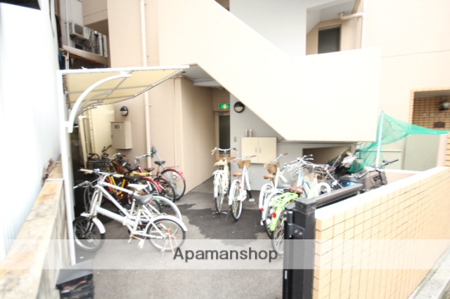 駐車場　ロビー