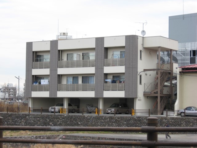 田川ハイツIIの建物外観