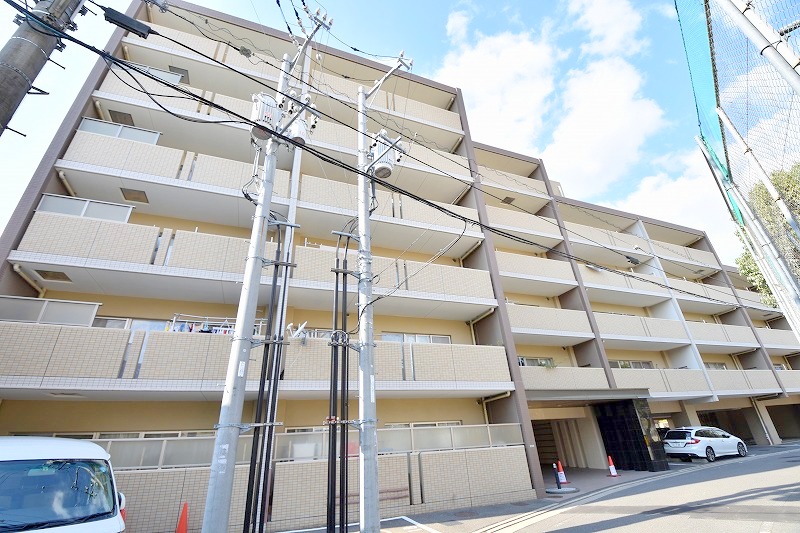 広島市西区庚午北のマンションの建物外観