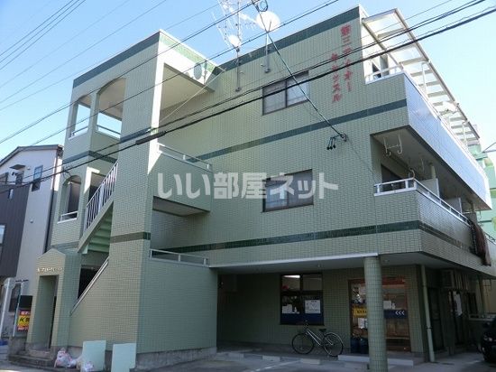 名古屋市北区駒止町のマンションの建物外観