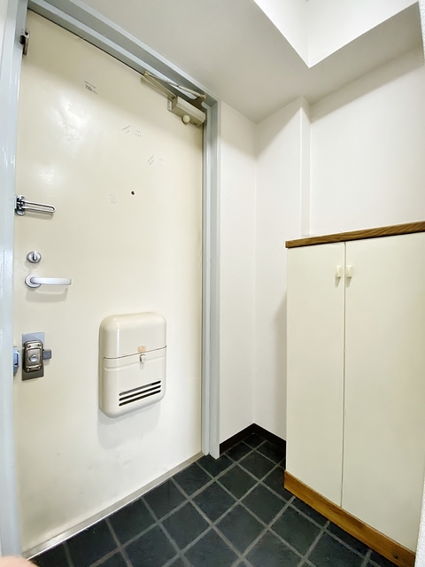 玄関　広め玄関・シューズＢＯＸ付き