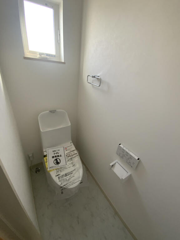 新吉田東1丁目戸建てのトイレ写真