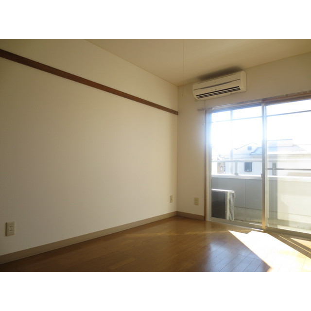 居室・リビング　写真は別の部屋の物です。