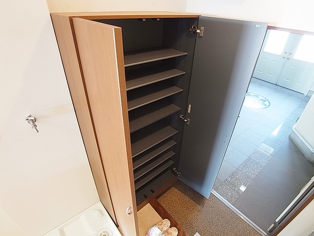 玄関　大容量シューズＢＯＸ完備の玄関