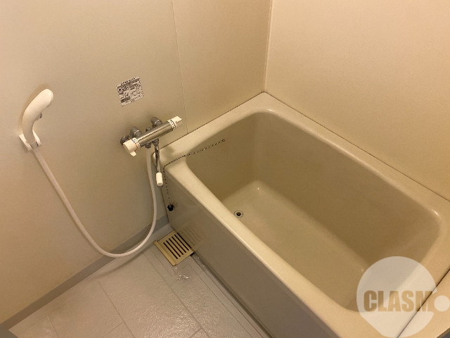 バス・シャワールーム　キレイにリフォームされています♪