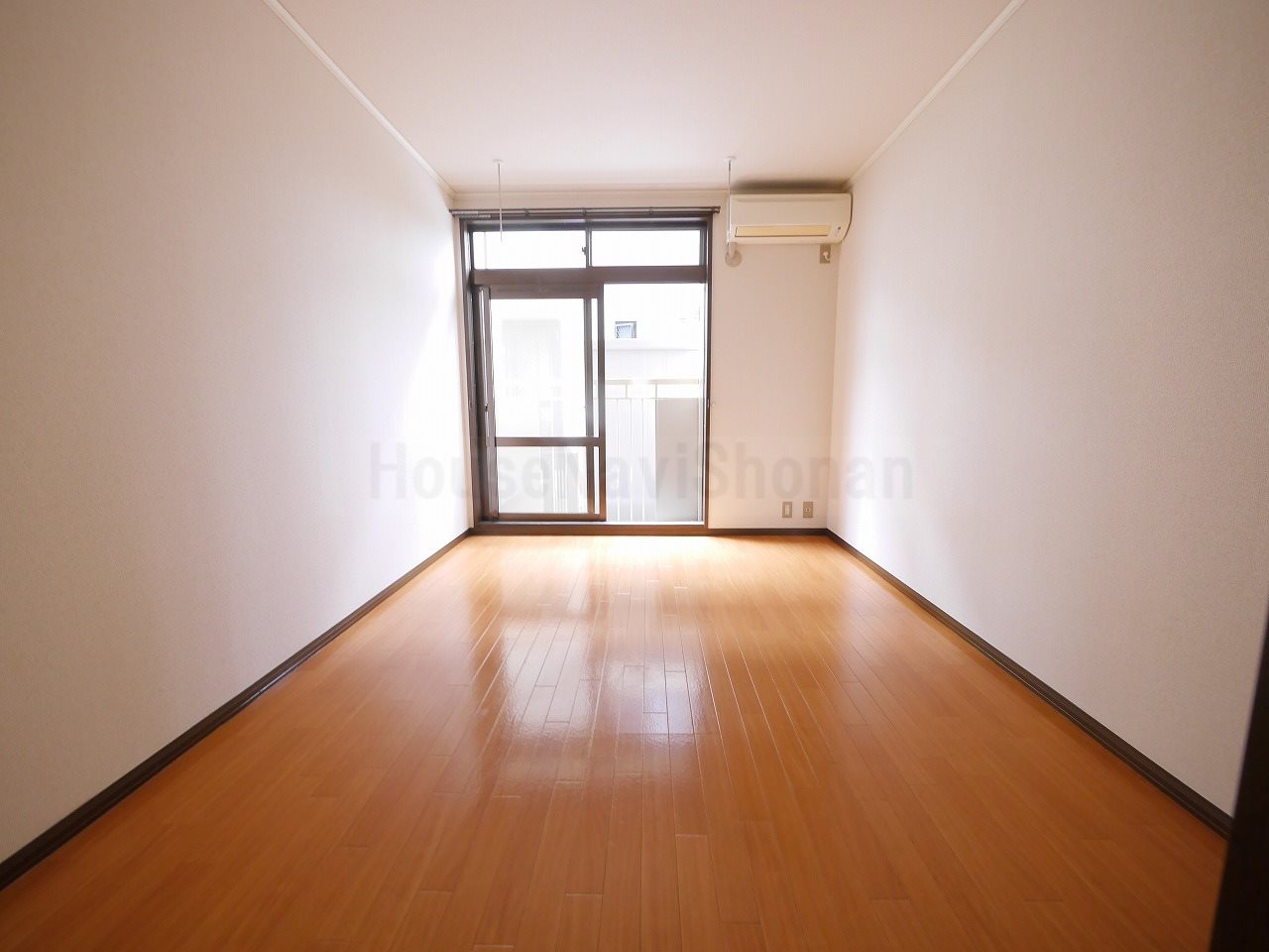 居室・リビング　室内写真は同タイプ別室の写真です。現況と異なる部分は現況優先