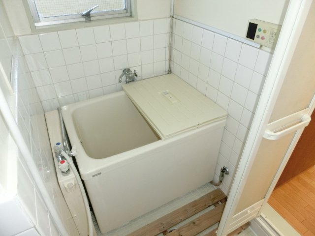 バス・シャワールーム　浴室給湯追焚・窓あり （※参考写真）