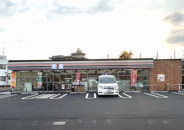 コンビニ　セブンイレブン（コンビニ）まで800m