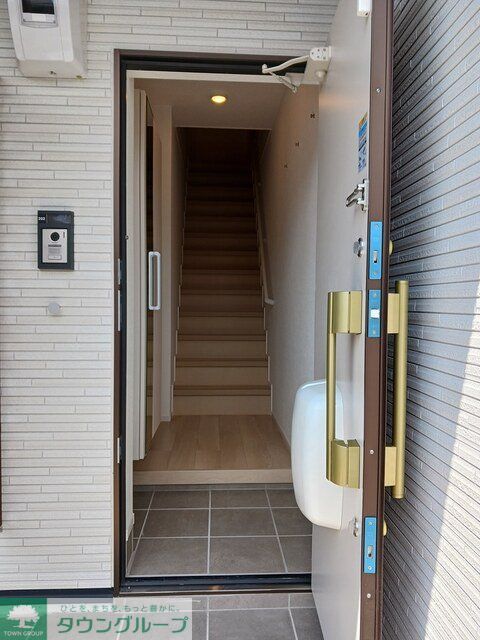 玄関　お問合せはタウンハウジングまで！※現地待合わせ相談可能