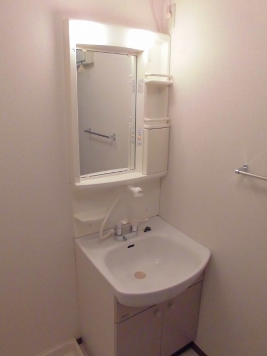 洗面設備　スペースが確保できる洗面所です