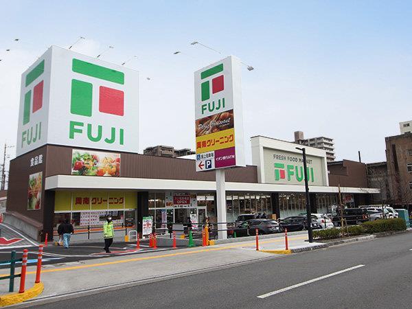 スーパー　フジ桜馬場店（スーパー）まで771m