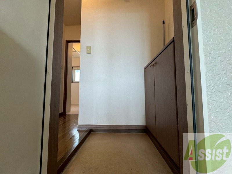 玄関　玄関の様子です。明るい印象ですね。気分もあがりそう。