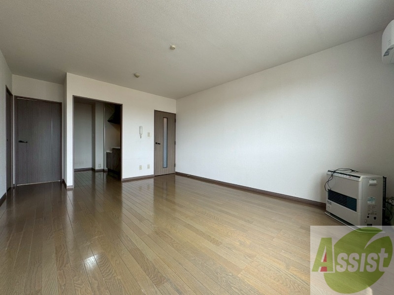 居室・リビング　広くてキレイなお部屋が広がっていて、充実した生活が送れそう。