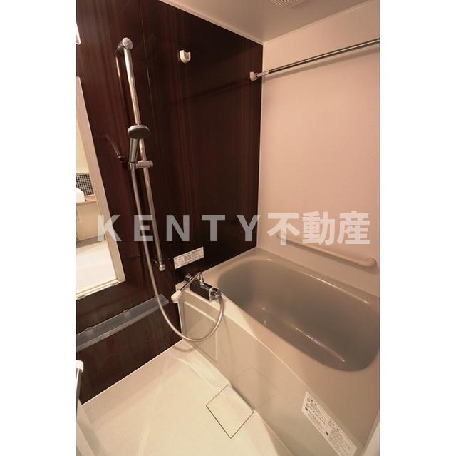 バス・シャワールーム　コンパクトで使いやすいお風呂です