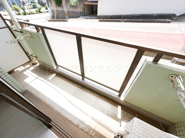 バルコニー　屋外物干し掛けあり