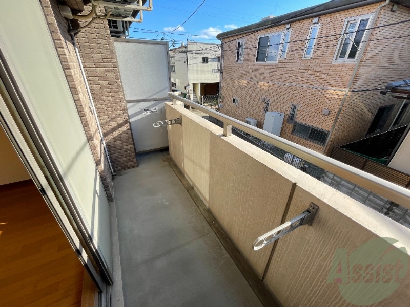 バルコニー　バルコニーも広々陽当たり良好ですので洗濯もラクラク
