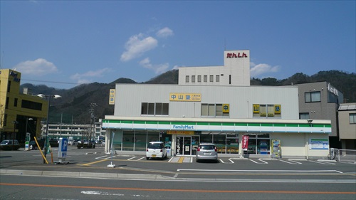 コンビニ　ファミリーマート 八鹿店（コンビニ）まで1248m