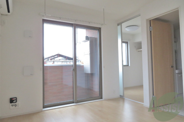 居室・リビング　日差しがしっかり入ってくる明るいお部屋です。