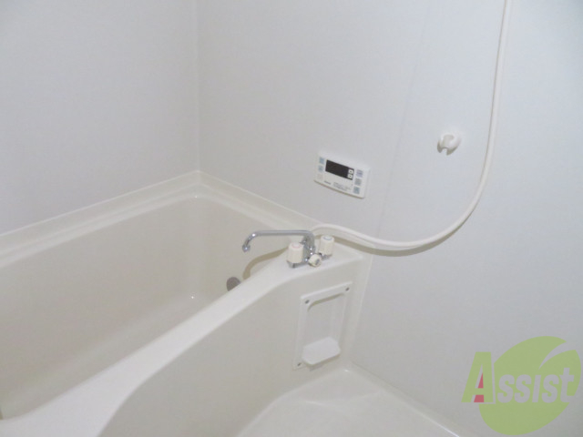 バス・シャワールーム　浴槽も広くゆったりできて疲れもとれそうですね。