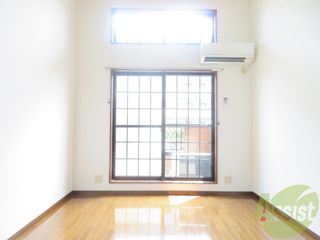 居室・リビング　日当たりもとても良くて明るいリビングでいいですよね。