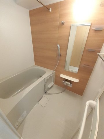 バス・シャワールーム　コンパクトで使いやすいお風呂です