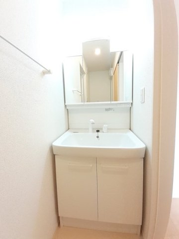 洗面設備　脱衣スペースもあります